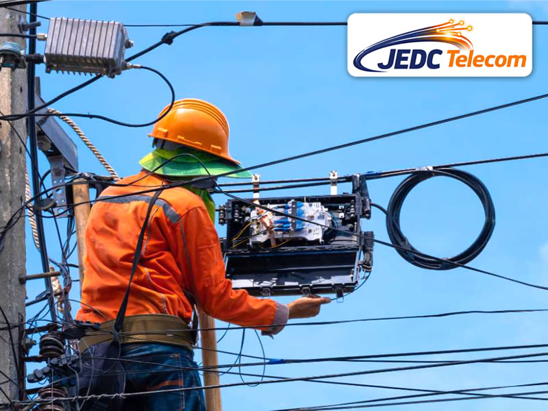 Instalacion aerea de redes de fibra optica mexico